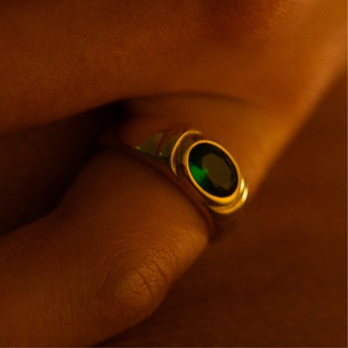 Green stone ring